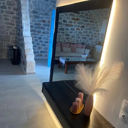 Yulie's Orama Daire Areopoli