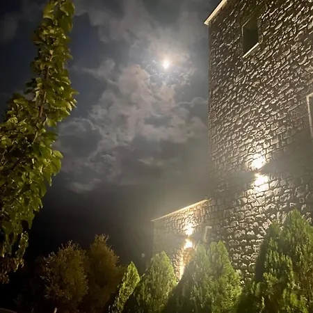 Daire Yulie's Orama Areopoli