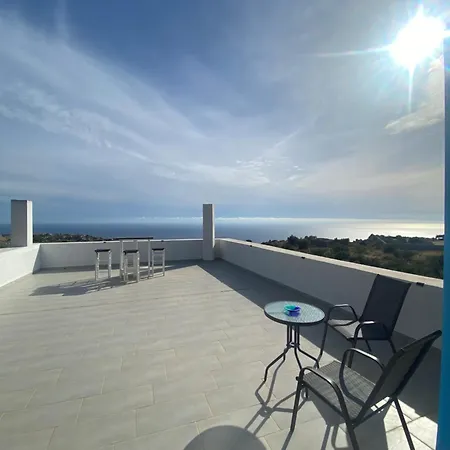 Yulie's Orama * Areópolisz