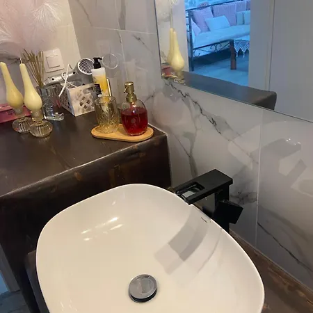 Yulie's Orama Apartman Areópolisz