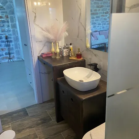 Yulie's Orama Apartman Areópolisz