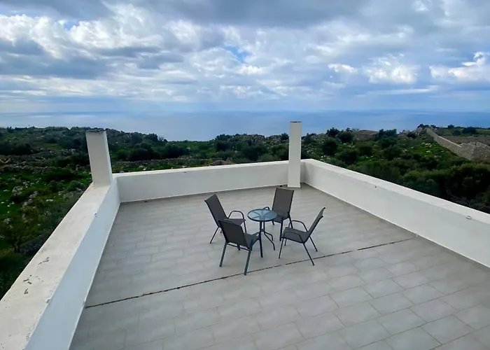 Yulie's Orama * Areopoli